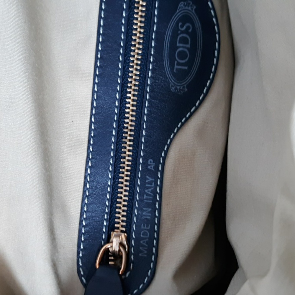 TOD'S Shoulder Leather Zip Pocket Handbag - Picture 11 of 16
